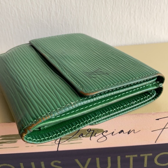 Louis Vuitton Epi Tri- Fold Wallet - Picture 4 of 13